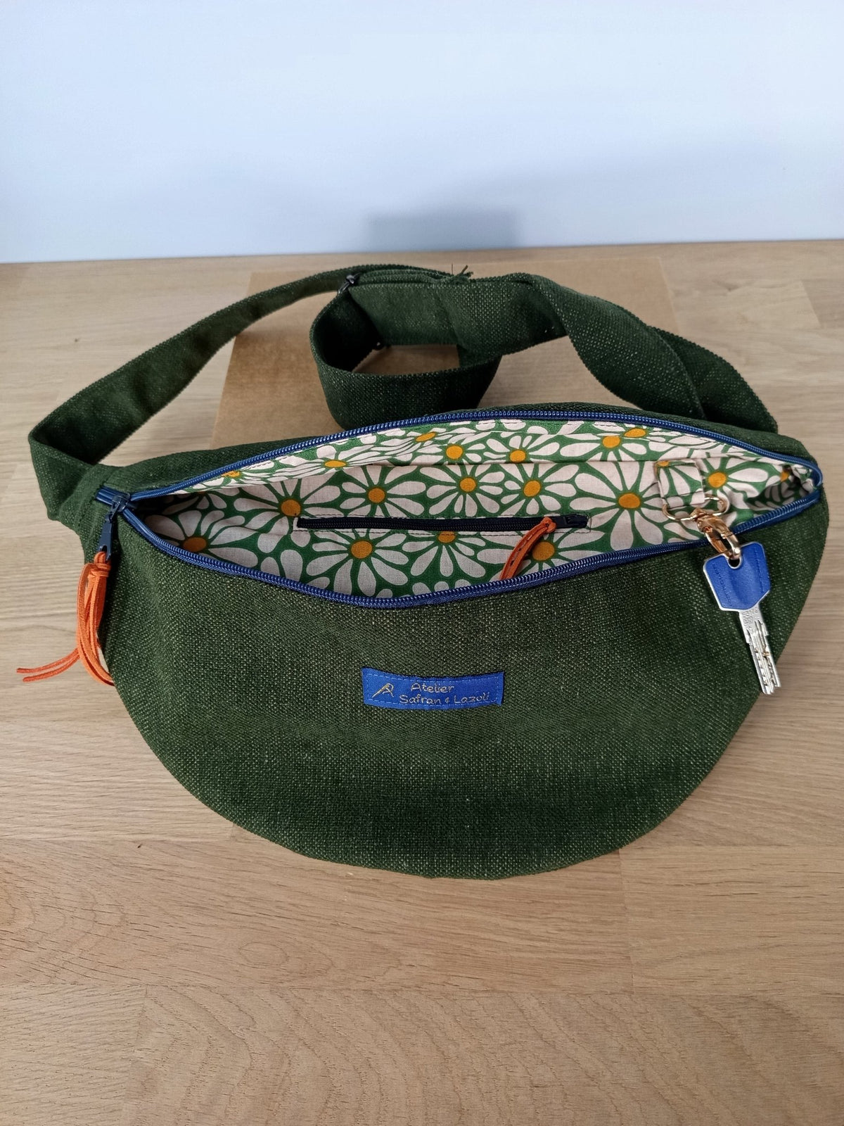 Banane velours vert bouteille - Atelier Safran & Lazuli